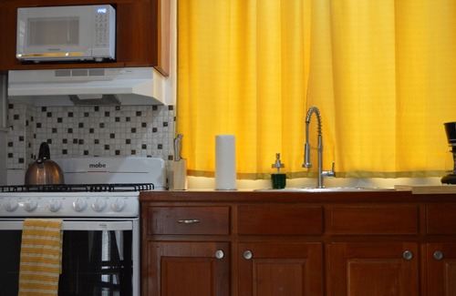 Belize City Haus | Pristine 1 Bedroom1 Bathroom Bungalow in Belize City