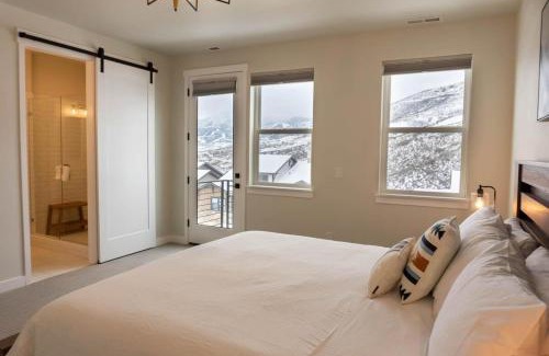 Deer Mountain Haus | Pristine 3BR with Hot Tub 15min to Park City
