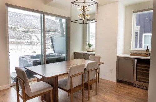 Deer Mountain Haus | Pristine 3BR with Hot Tub 15min to Park City