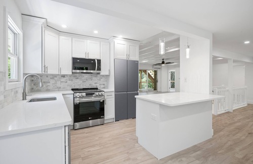 Long Island Haus | Pristine 7BR 4.5BA house w/ heated Pool at Fire Island Pines 500' to ocean