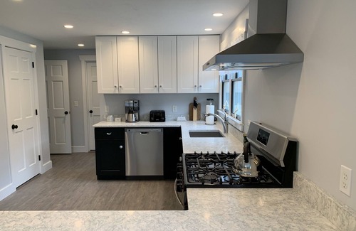 Eastham Haus | Pristine home w/heated salt water pool - 5 NIGHT MIN- MIDWEEK & WEEKLY DISCOUNT