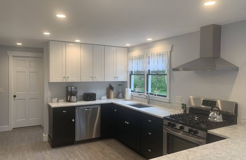 Eastham Haus | Pristine home w/heated salt water pool - 5 NIGHT MIN- MIDWEEK & WEEKLY DISCOUNT