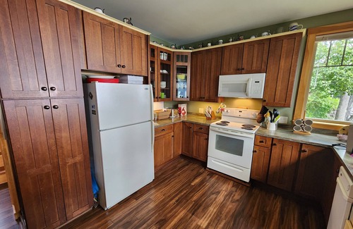 Dedham Hütte | Pristine Lakefront Cottage in Maine 30 miles from Acadia National Park.