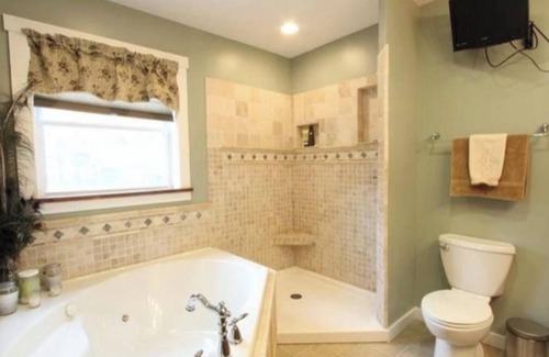 Belfast Haus | Pristine Lakehouse on Swanlake