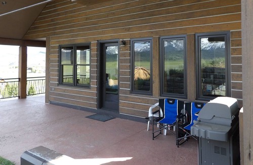 Stanley Haus | Privatsphäre in Stanley ☼ Beobachten Sie die Sonnenaufgänge und Sonnenuntergänge auf den Sawtooth Mountains ☼