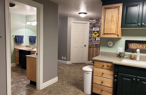 South Weber Wohnung | Private 2-bedroom apartment, prime location close to Ski resorts, hiking & golf