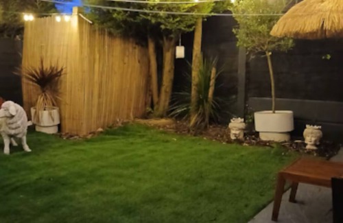 Dobcross Haus | Private 2 Bedroom homely home including garden and excellent transport