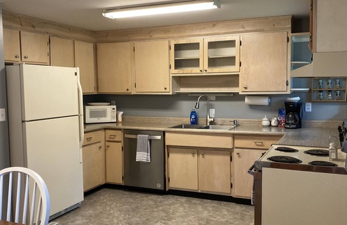 Cedarville Haus | Private 3 Bedroom Ranch: Walk to Cedarville University