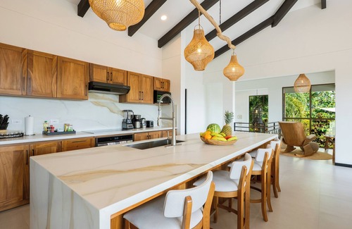 Valle Pura Vida Haus | Private 3Bdrm 3.5Ba Jungle Home w/Pool near Manuel Antonio