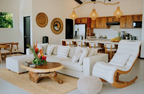 Valle Pura Vida Haus | Private 3Bdrm 3.5Ba Jungle Home w/Pool near Manuel Antonio