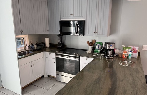 Fire Island Pines Hütte | Private 3BR 3BA Fire Island Cottage w/pool 4 min to harborl