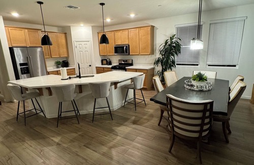 Lincoln Haus | Private 4BR Retreat with Hot Tub, bbq, outdoor tv near Thunder Valley