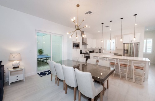 West Bay Eigentumswohnung | 4BR Luxury Seven Mile Beach, 10 Poolblick. Meerblick von der Dachterrasse