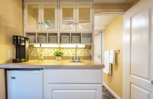 Paoli Hütte | Private and Cozy Cottage with Spectacular Hilltop Views - Seasonal Pool &Hot tub