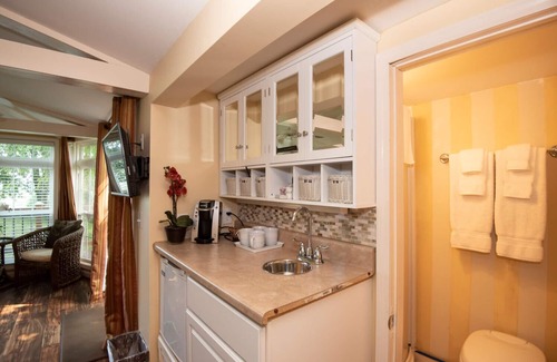 Paoli Hütte | Private and Cozy Cottage with Spectacular Hilltop Views - Seasonal Pool &Hot tub