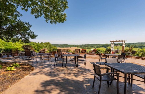 Paoli Hütte | Private and Cozy Cottage with Spectacular Hilltop Views - Seasonal Pool &Hot tub