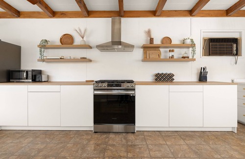 Morongo Valley Haus | Private and secluded desert cabin with views. Close to JTNP and Pioneertown