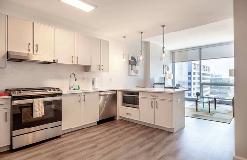 Downtown Wohnung | Private Apt with Gym Pool