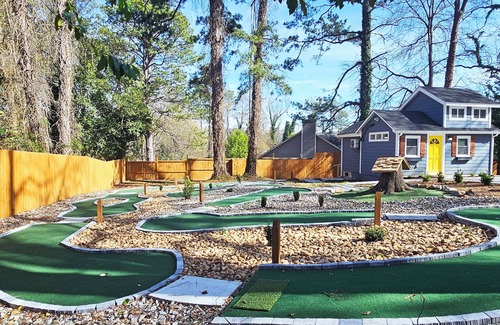 Forest Park Kabine | Private Atlanta Tiny House with Mini Golf Course