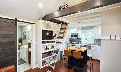 Forest Park Haus | Private Atlanta Tiny House with Mini Golf