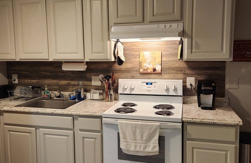 West Fairfax Wohnung | Private Basement Apartment