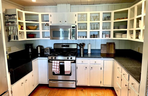 Phippsburg Haus | Private Bayfront Home 2 mins from Popham Beach with Hot Tub