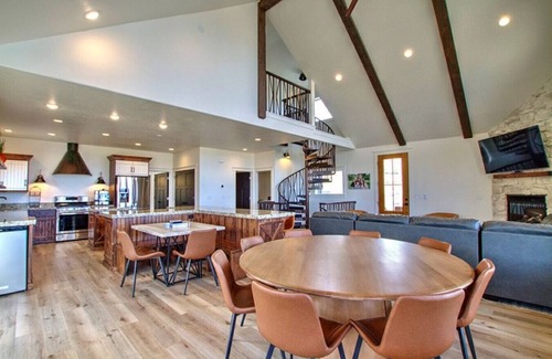 Fish Haven Haus | Private Beach Access! Nearby Swimming Pool, Hot Tub, Tennis and More!