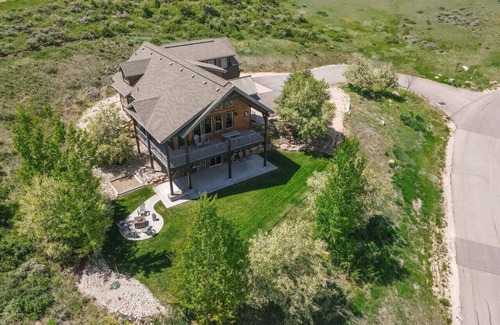 Fish Haven Haus | Private Beach Access! Nearby Swimming Pool, Hot Tub, Tennis and More!