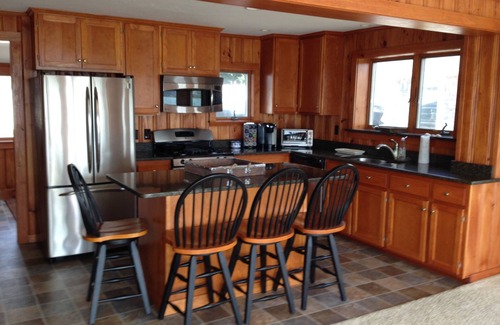 Buzzards Bay Haus | Privatstrand und Dock, 4 Schlafzimmer, 1. 5 Bad, offener Zugang zu Wasser