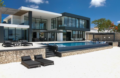 Playa Villa | Unique natural private beach - Exclusive design Villa - City center - Brand New