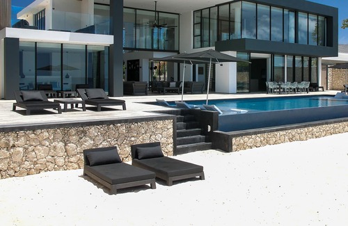 Playa Villa | Unique natural private beach - Exclusive design Villa - City center - Brand New
