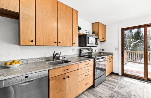 Port Wing Kabine | Private Beach, Ski, Snowshoe and Sauna at Superior Shores