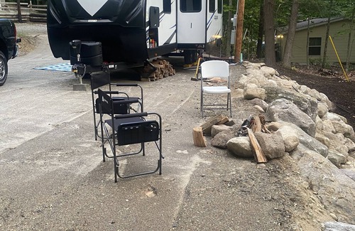 Naples Wohnmobilvermietung | Private Campsite-Sebago Pines-Steps to the Lake