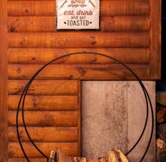 Rumford Center Skihütte | Private Chalet with Fireplace Hottub and Game Room