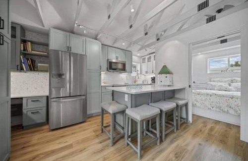 Coeur d'Alene Haus | Private Cottage on Annie