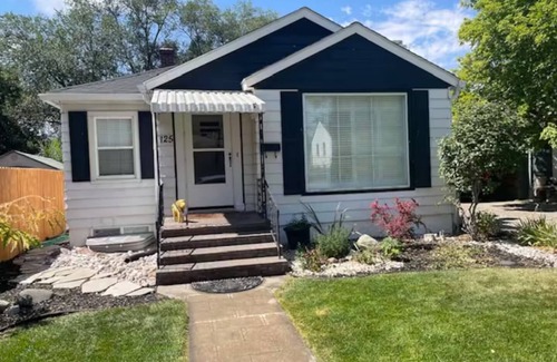 Pocatello Hütte | Private Cottage Retreat in the Heart of the West