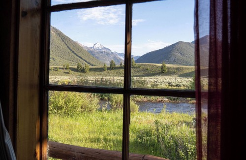 Mackay Kabine | Private Rustikale & Gemütliche Hütten direkt am Fluss, nur 29 km von Sun Valley entfernt