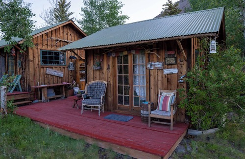 Mackay Kabine | Private Rustikale & Gemütliche Hütten direkt am Fluss, nur 29 km von Sun Valley entfernt