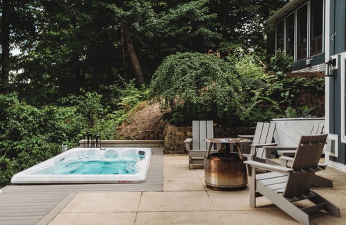 Berrien Springs Haus | boat, hot tub, fire pit, kayaks, private swim island, Notre Dame, wineries