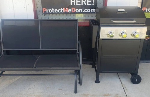 Chesterton Wohnung | Private Downtown Apt, King Bed, Jet Bath, Fireplace, Grill, near Indiana Dunes