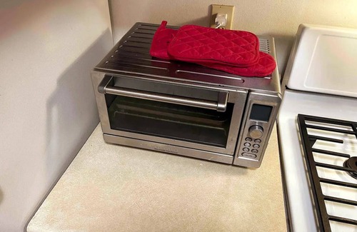 Johnstown Haus | Private duplex in Roxbury near Hospital/Arena - Pet Friendly