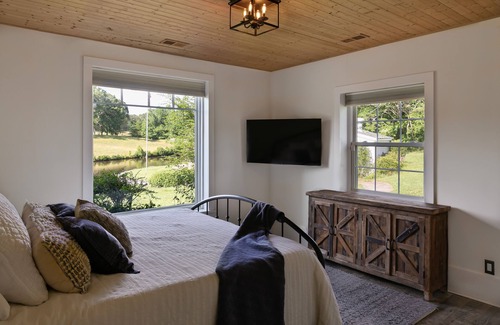 Newnan Sonstige | PRIVATE Gated Retreat with Swimming Pool, Fishing, Views, & Nature Near Atlanta