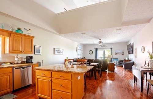 Biltmore Beach Haus | 1 Minute zu Fuß zum Strand! Meerblick! 12 Schlafplätze! Loft mit Spielzimmer