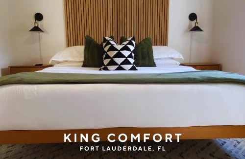 South Middle River Haus | Private Heated Plunge Pool Spa and Secluded Patio - Fort Lauderdale