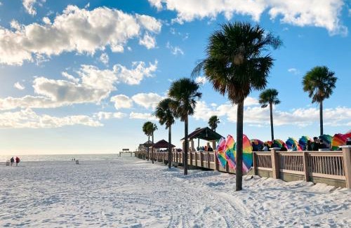 Walsingham Haus | Private Heated Pool 4 MI to Indian Rocks Beach