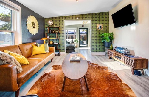 Pompano Beach Villa | Private Heated Pool Oasis Pet-Friendly Retreat Short or long Stays Sleeps 2-8 Ppl