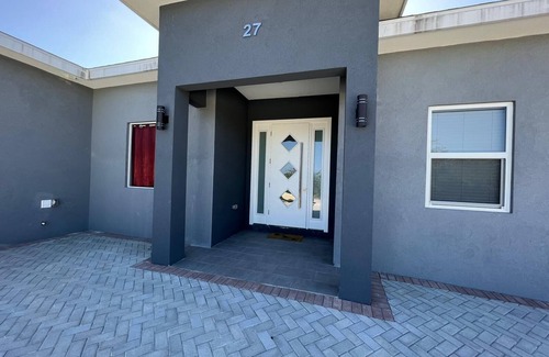 Bodden Town Haus | Private Home