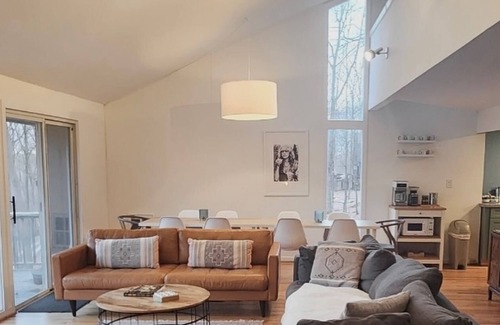 Berkeley Springs Kabine | Private hot tub, wooded, EV charger, pet-friendly