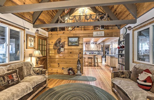 Tahoe Paradise Kabine | Private Hot Tub: Quintessential Tahoe Cabin