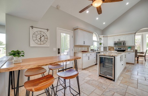 Grant County Haus | Private Hot Tub: Home Near Moses Lake Access